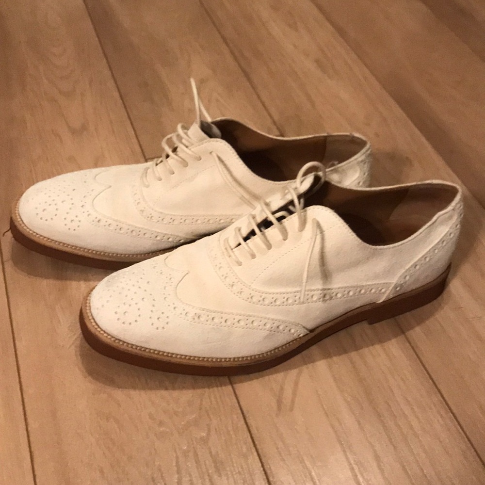 Really comfortable shoes barely worn.